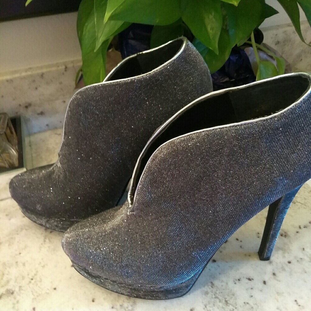 Authentic Chinese Laundry Pewter Booties